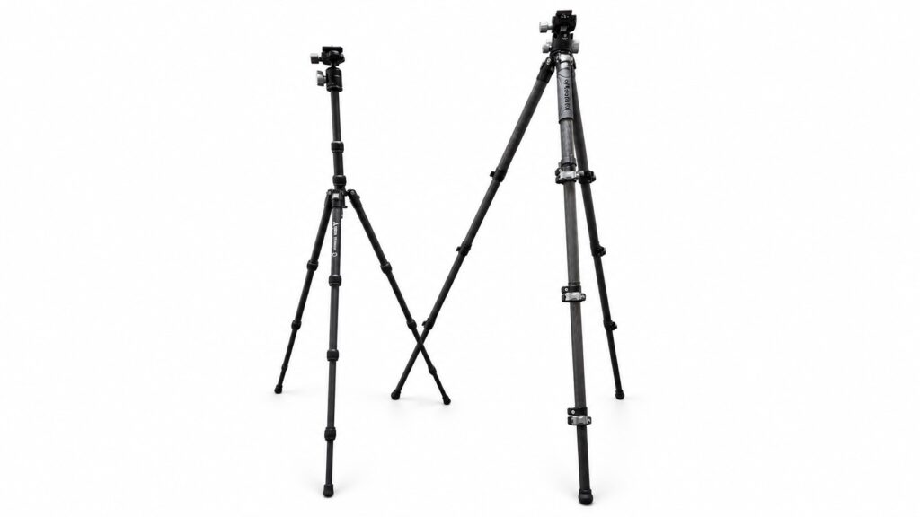 伸ばした状態のVANGUARD VESTA TB 204CBとLeofoto LSR-324Cを並べて比較